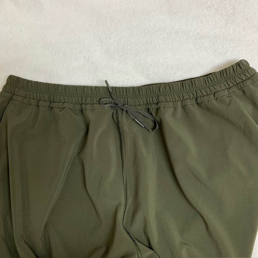Lululemon Women’s Keep it Classic Crop Green Pants 23” Size 12 Mid Rise - Picture 10 of 13